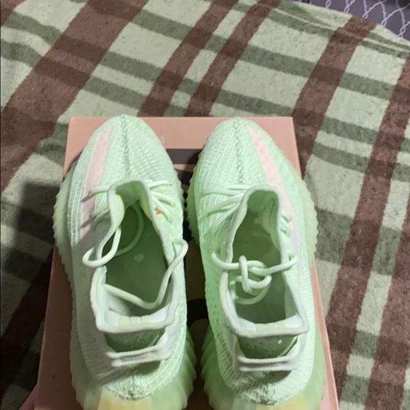 Yeezy 350 - Picture 5 of 5